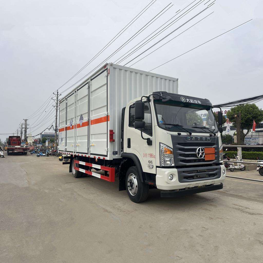 6米大运单桥杂项厢式车 废机油 带油渣土危险品运输车 两侧全开门