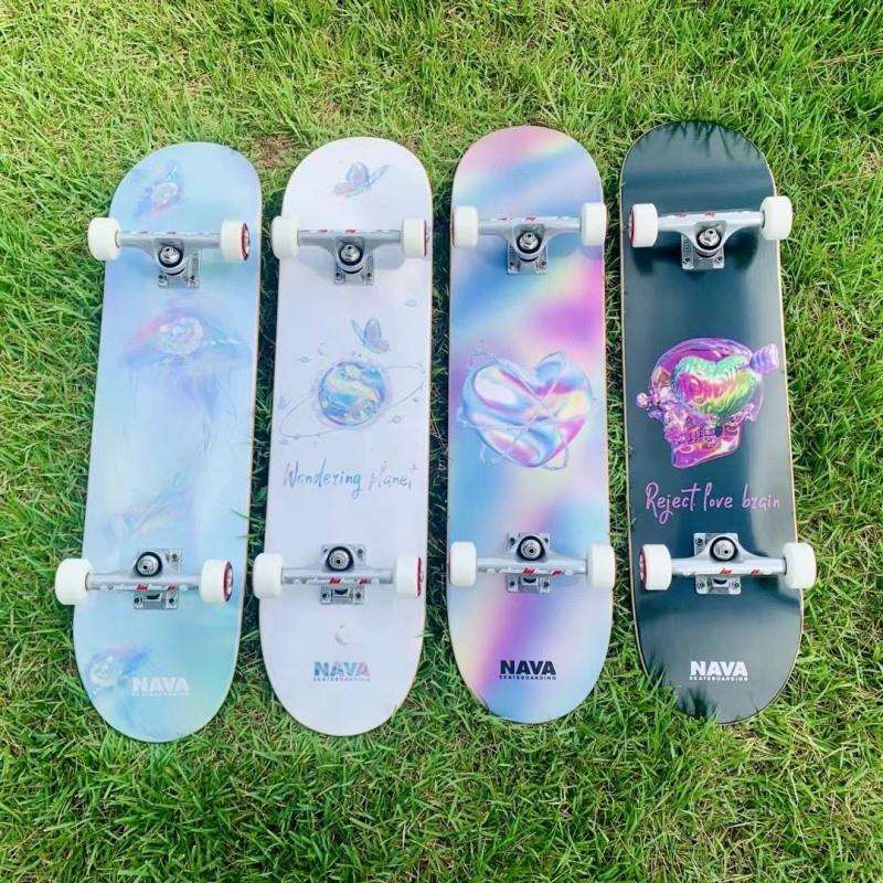 青少年儿童滑板专业四轮双翘板刷街短板女生初学者成人四轮直板