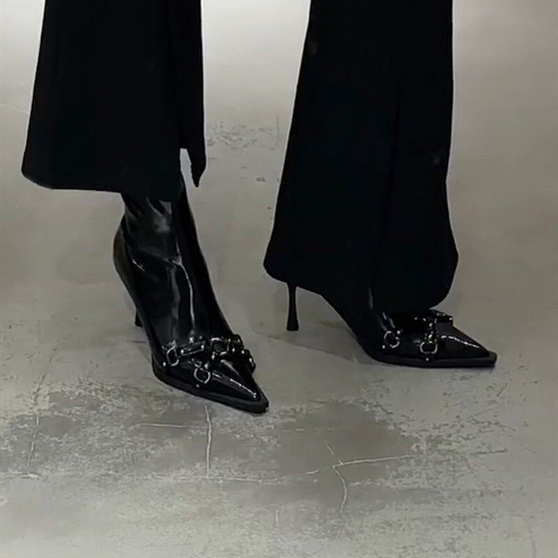 尖头高跟短靴女2025年秋冬高跟鞋气质瘦瘦M靴拉炼黑色细跟漆皮靴