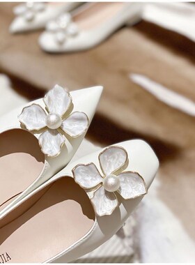 2024夏季新款百搭浅口仙w女风花朵平底单鞋珍珠白色夏款一脚蹬女