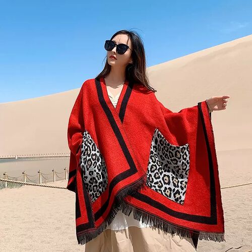 西藏沙漠旅游拍照披肩加厚款豹纹口袋围巾女开叉斗篷保.暖外搭披