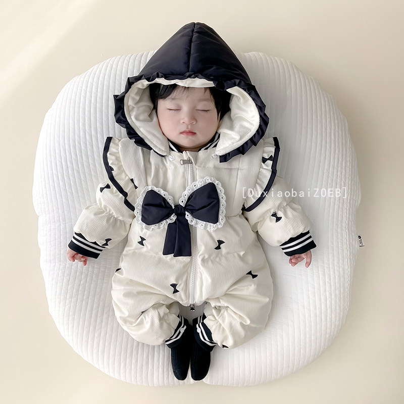 婴儿羽绒服连体衣女宝宝超萌满月百天公主哈衣冬季保暖抱衣外出服