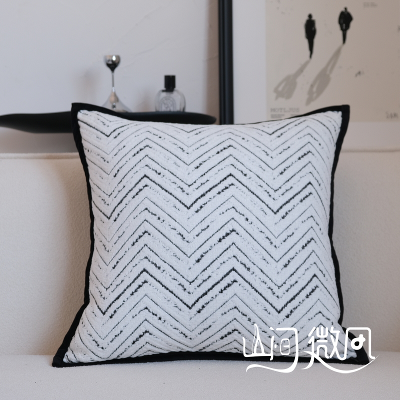 现代简约客厅沙发靠垫意式极简高档黑白几何线Q条绣花轻奢抱枕靠