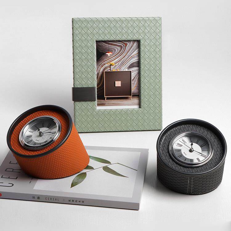 极简现代风编织纹皮革钟表座钟客厅电视柜简约创意电视柜摆件时钟