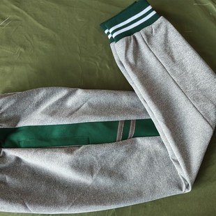 浅灰色中小学生校服束腿裤 墨绿色杠闪光条拼接墨绿螺纹运动长裤
