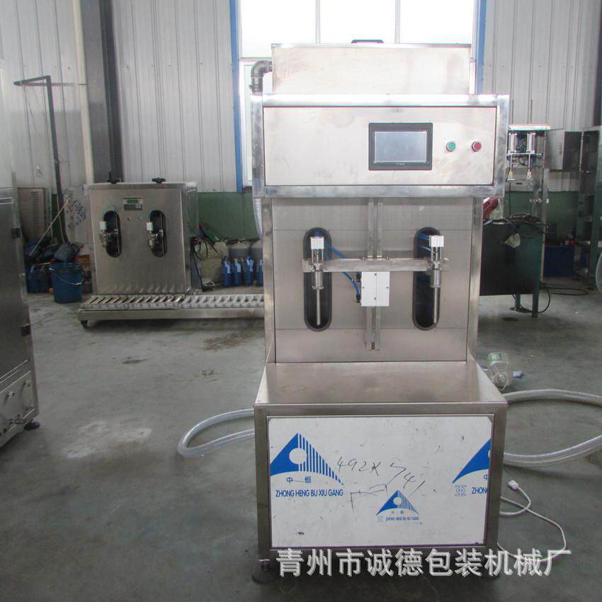 诚信经营 半自动自流式灌装机 不黏稠液体半自动玻璃水灌装设备