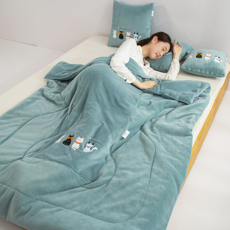 加厚抱枕被子两用珊瑚绒毯子办公室午睡空调折叠靠U枕头汽车二合