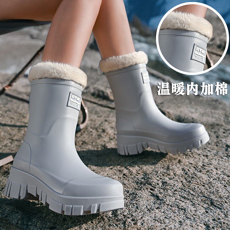 雨鞋冬天加绒雪地靴女冬加厚保暖防水防J滑成人学生女洋气厨房雨