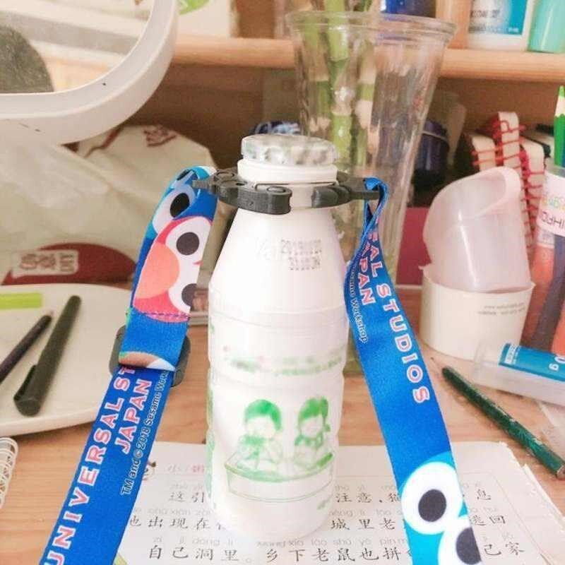多款斜跨夹饮料瓶塑料瓶小学生外出旅游背带可调节便携矿泉水瓶两