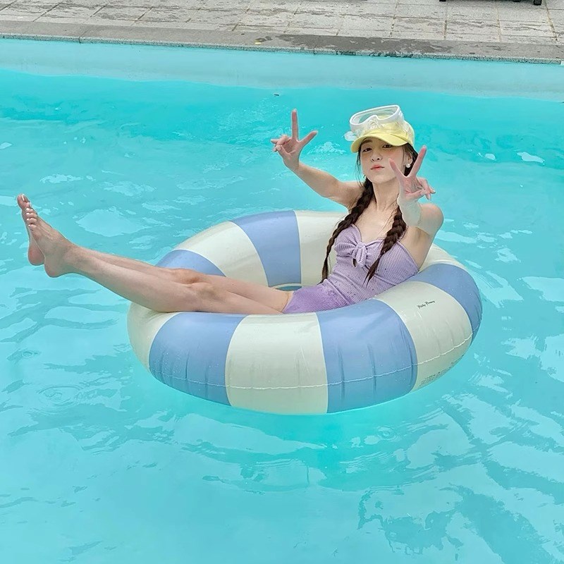 泳衣女款2025新款泡温泉显瘦遮肚紫色吊带连体保守纯欲风度假少女