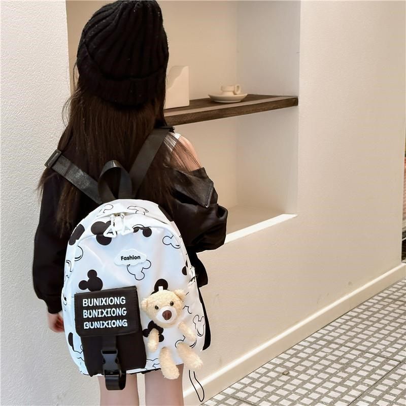 儿童书包男童轻便百搭小女孩双肩包幼儿园宝宝背包可爱女生出游包