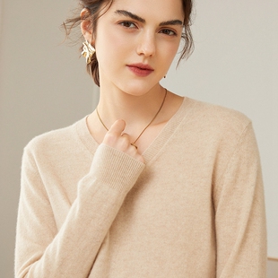 秋冬V领羊绒衫 百搭针织洋气宽松100纯山羊绒打底毛衣薄 女纯色长袖