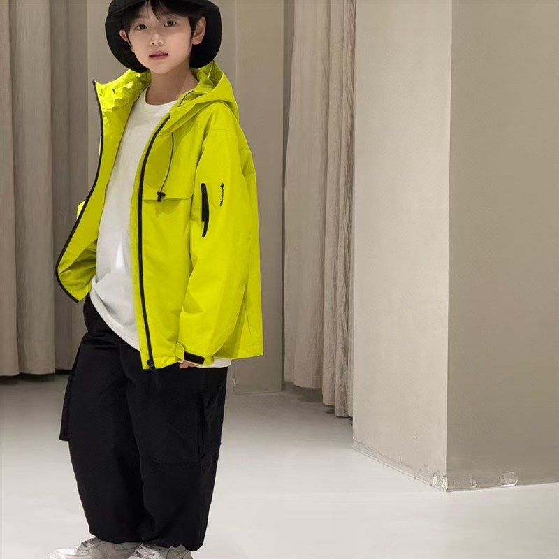 2025 儿童户外冲锋衣 男女童春季登山踏春外套