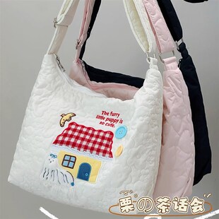 日系可爱斜挎包秋冬轻便旅行大容量装书学生党上课通勤单肩包包女