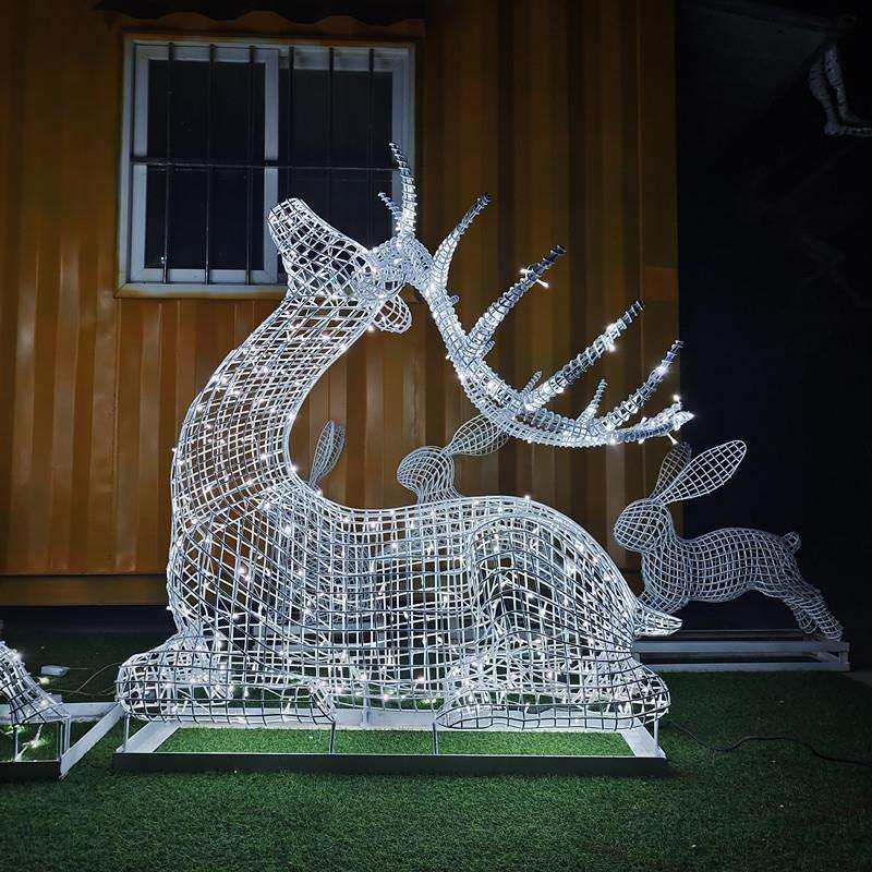 不锈钢镂空钢丝网格鹿雕塑草坪发光字母鹿售楼部园林景观户外摆件