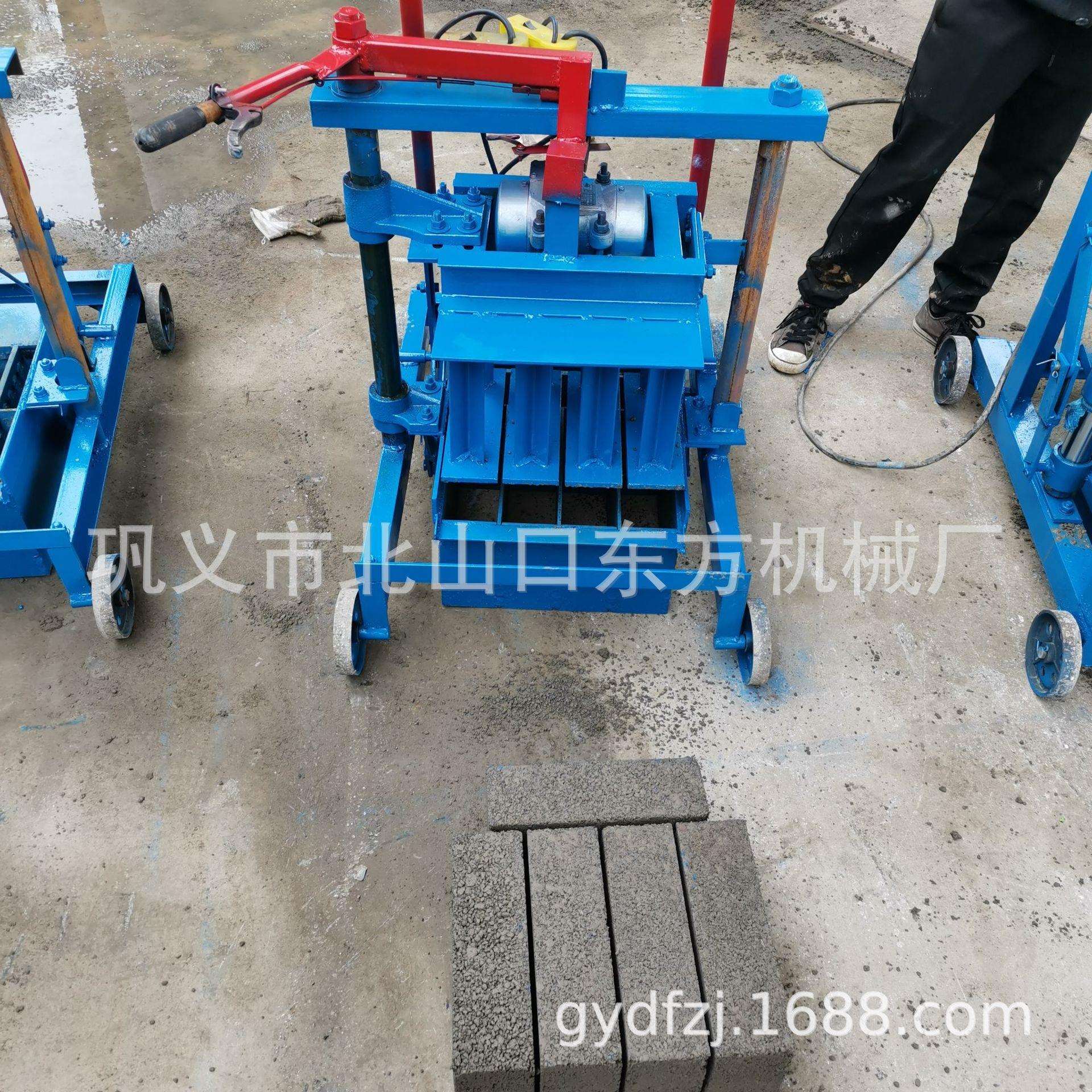 2-45移动砖机制作300-200-100mm门头砖,家用下蛋式水泥砖机模具