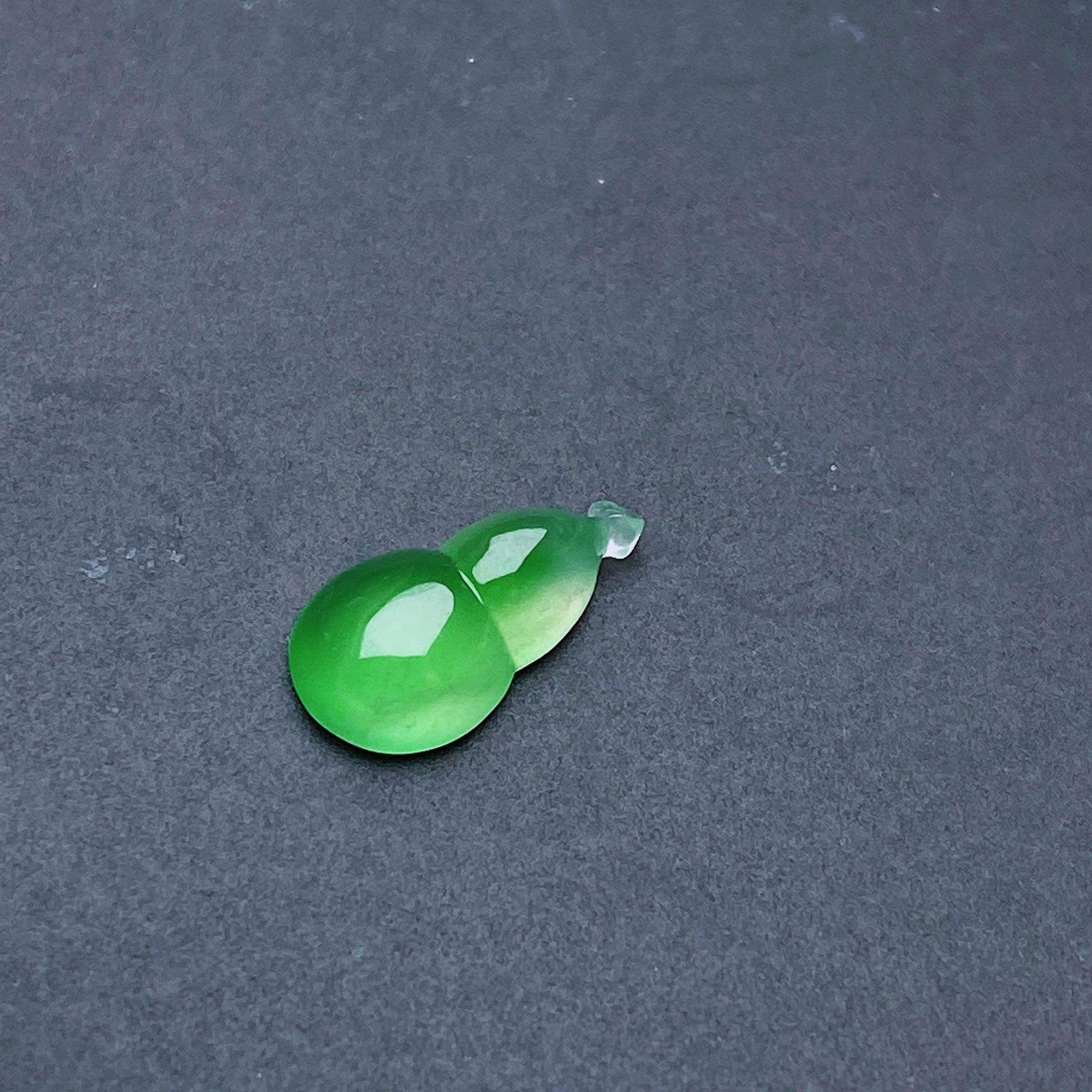 缅甸天然翡翠a货冰甜绿葫芦裸石镶嵌fxj尺寸:13.3-7.1-3.5mm