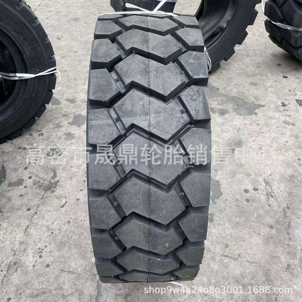 厂家供应鲁飞36*12.5-20聚氨酯填充矿井装载机实心工程轮胎含钢圈