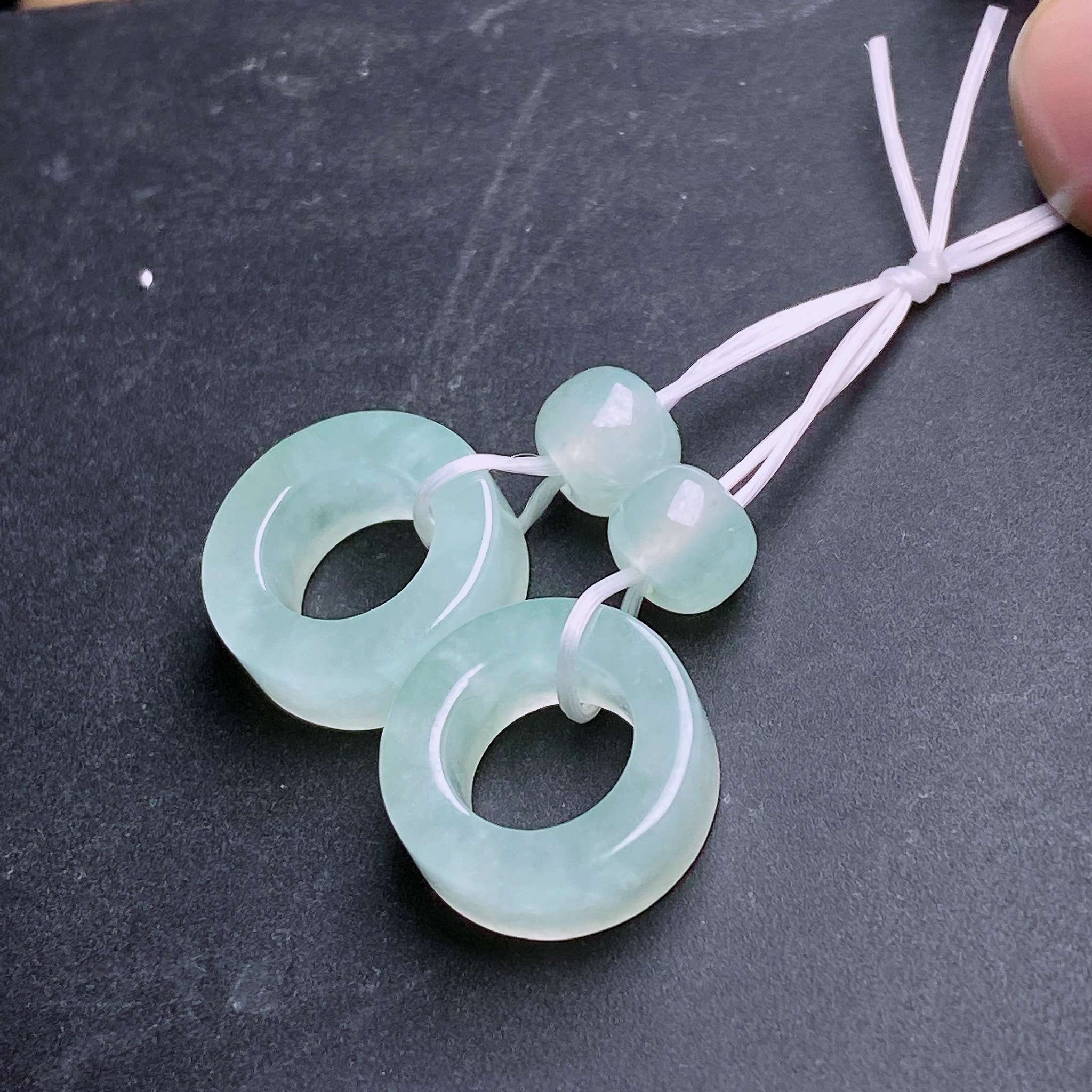 缅甸天然翡翠a货冰种甜甜圈耳坠一对镶嵌rxf,尺寸:14-5.3mm