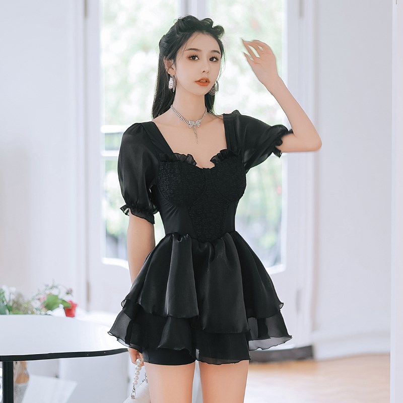 连体裙式大码泳衣女2025款学生保守平角裤短袖防晒时尚沙滩游泳装