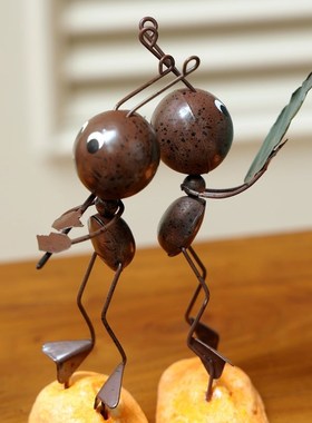 可爱创意北欧小蚂蚁做旧铁艺办公室摆设客厅家居电视柜装饰品摆件