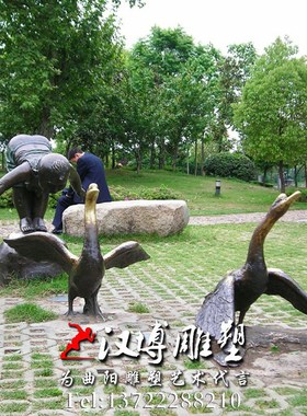 小孩穿大鞋雕塑童趣玩耍雕塑玻璃钢仿铜铸铜人物雕塑商业街广场