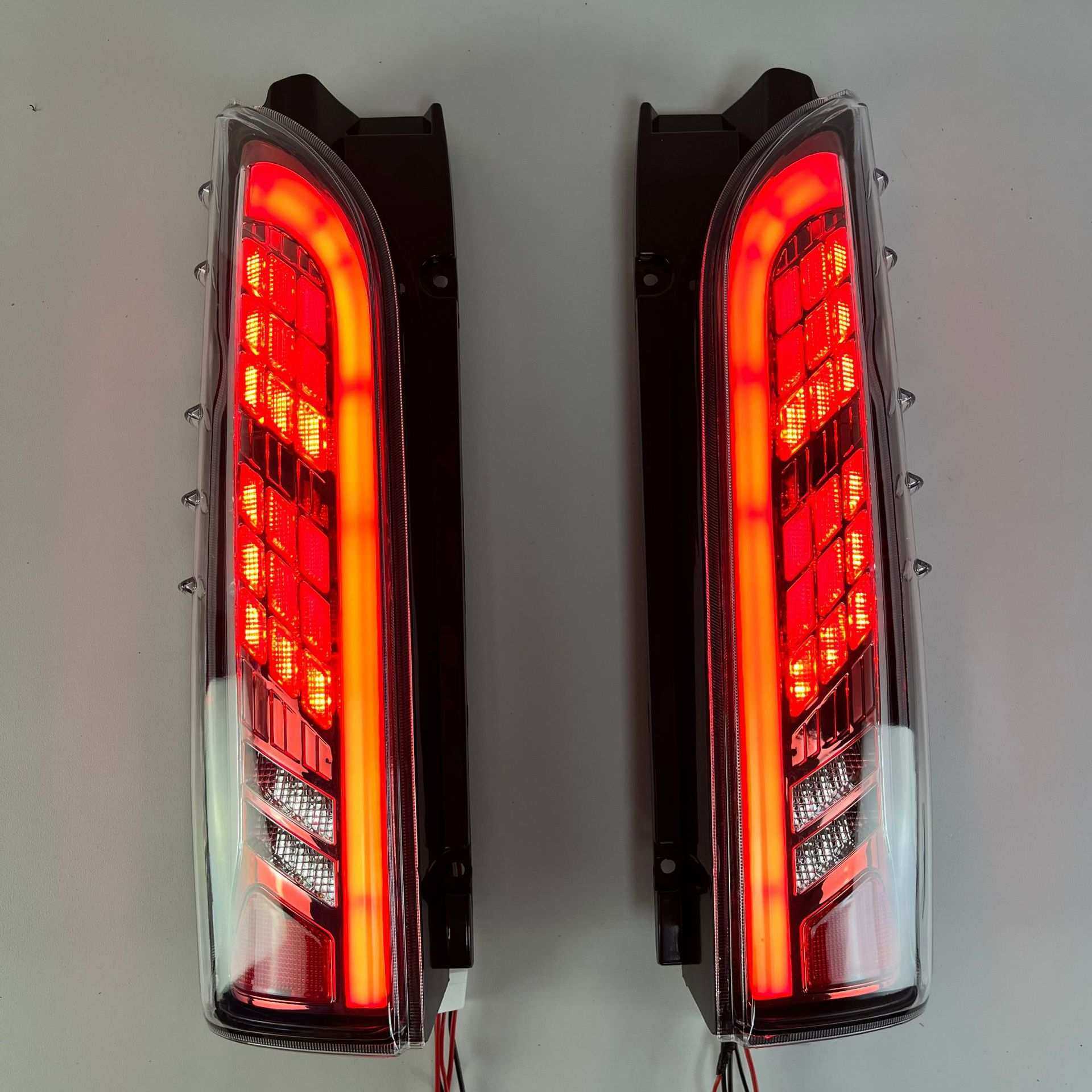 适用于05-18年丰田海狮 HIACE 200系改LED尾灯刹车灯流水转向灯