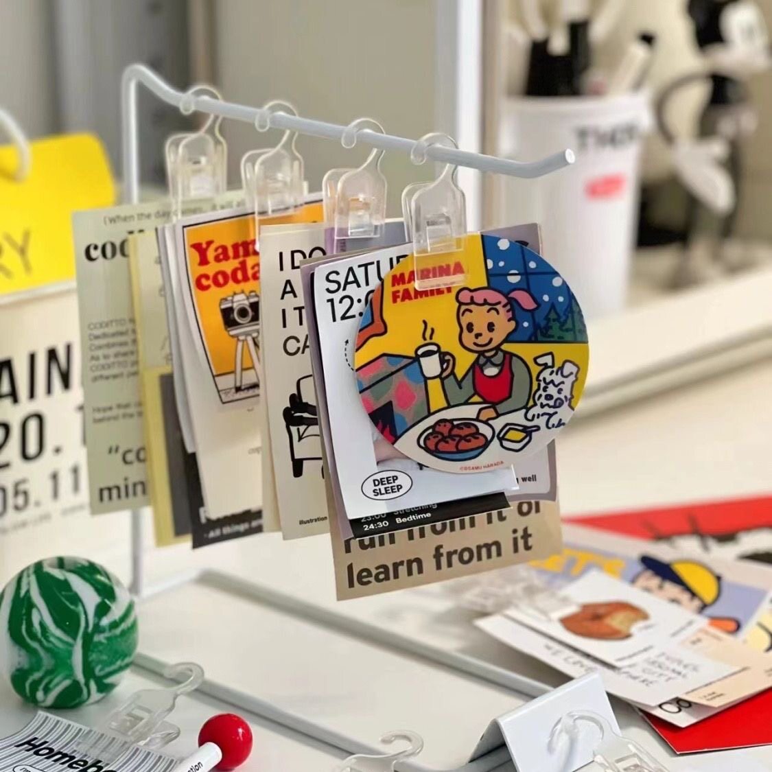 桌面小卡收纳架照片展示卡片收纳桌面摆架立式首饰展示追星展示架图片