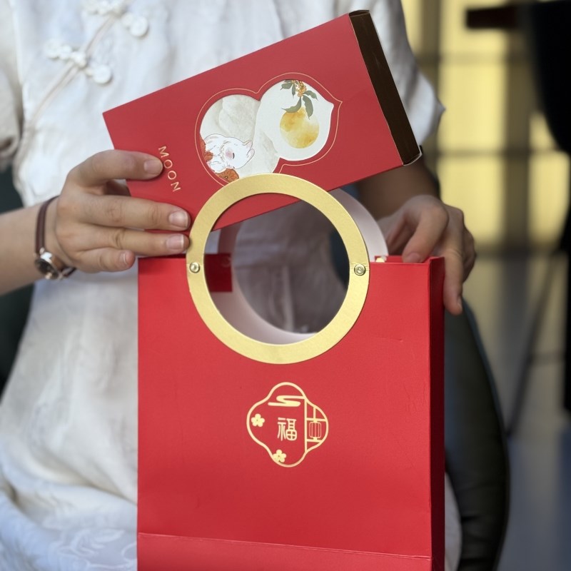 2025新款2粒8k0g100g125克月饼包装盒蛋黄酥礼盒定制冰皮月饼盒子