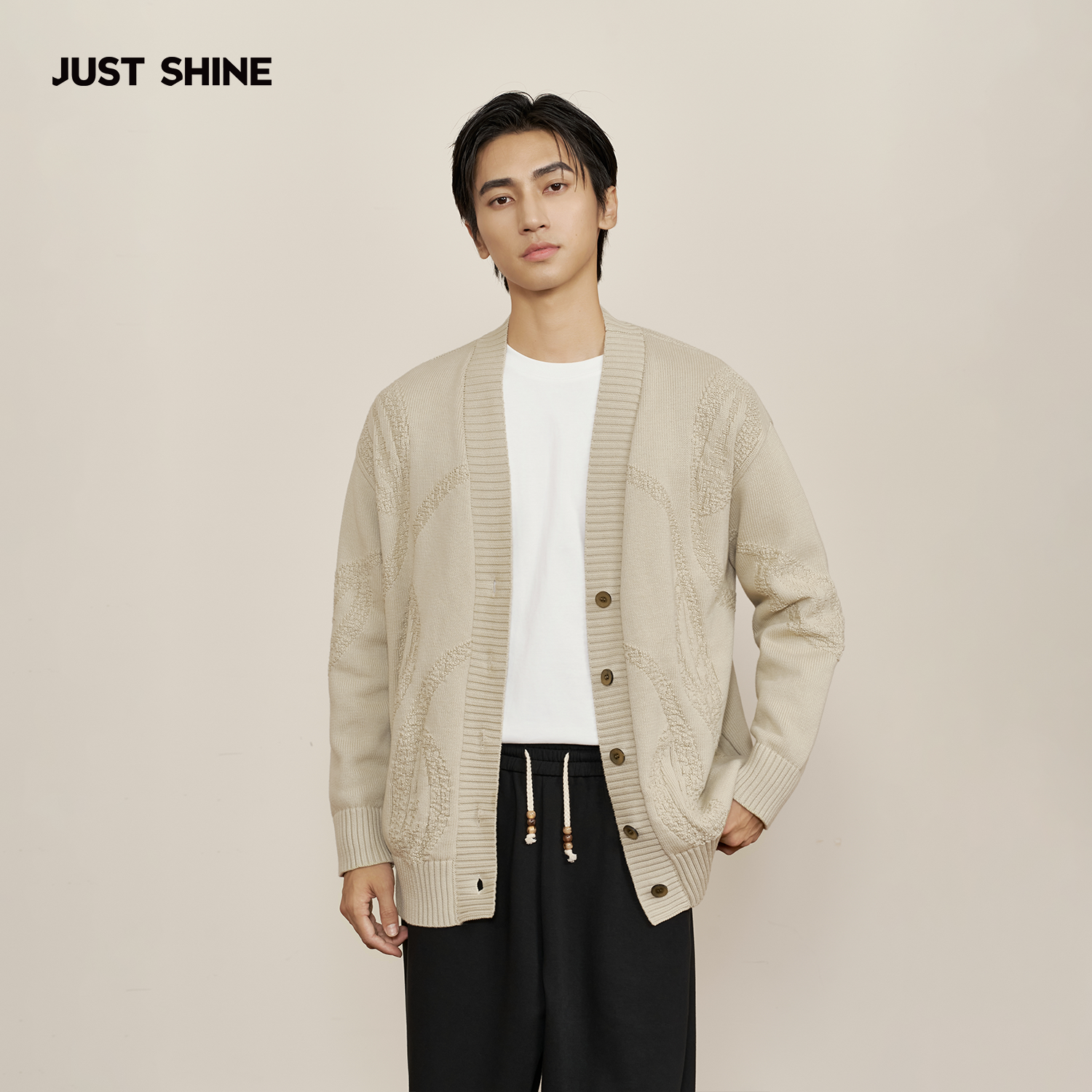 叠穿米色针织开衫复古外套