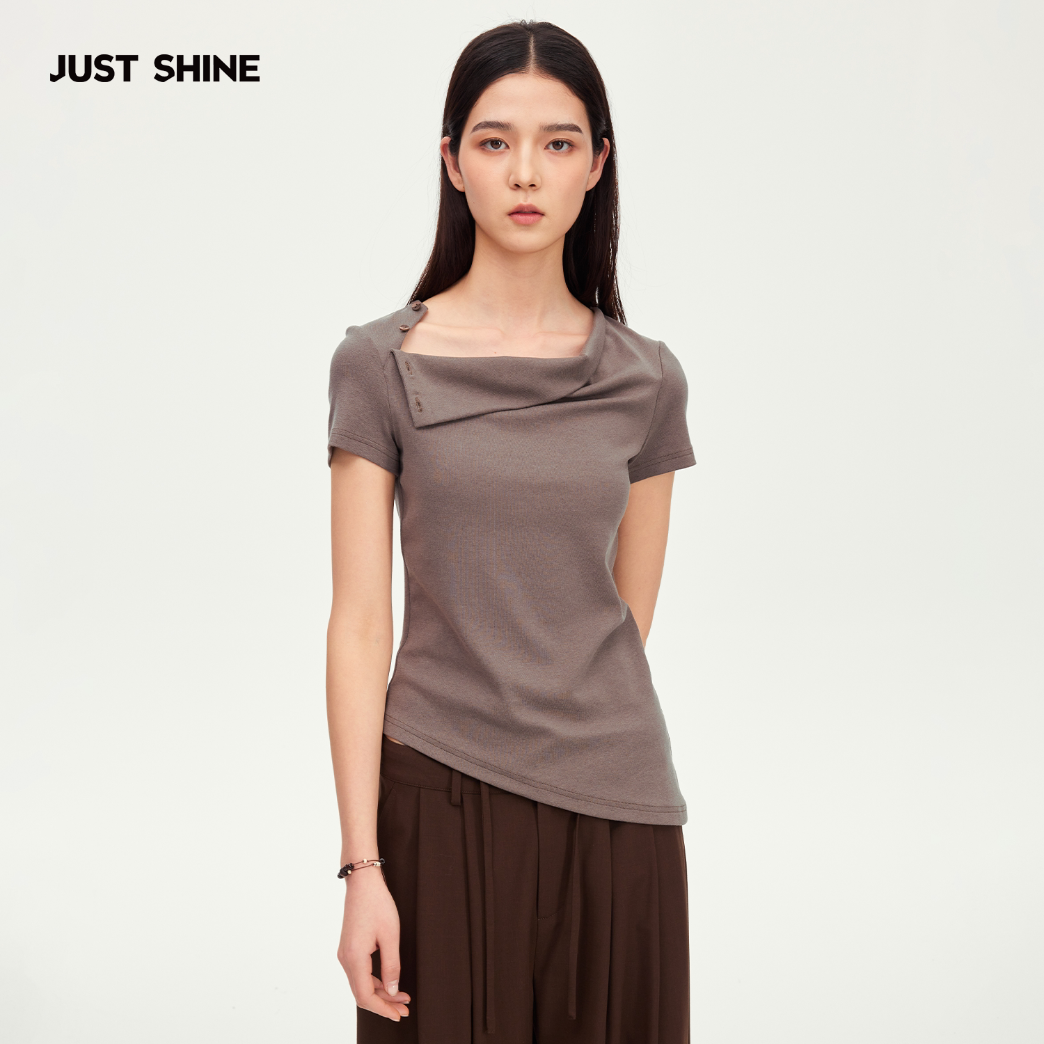 JUST SHINE/时晒荡领斜肩T恤女纽扣可拆卸修身显瘦不规则通勤上衣图片