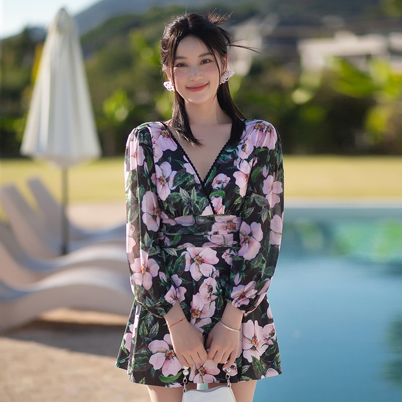 泳衣女冬连体裙式200斤胖mm遮肉韩国ins显瘦遮肚温泉保守大码泳装