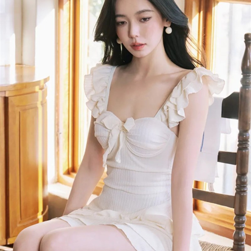 2025新款少女感纯欲风显瘦遮肉连体泳衣女钢托温泉海边度假游泳衣