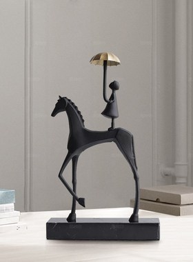 现代简约金属马撑伞人物摆件轻奢样板间软装饰S品书房办公桌玄关