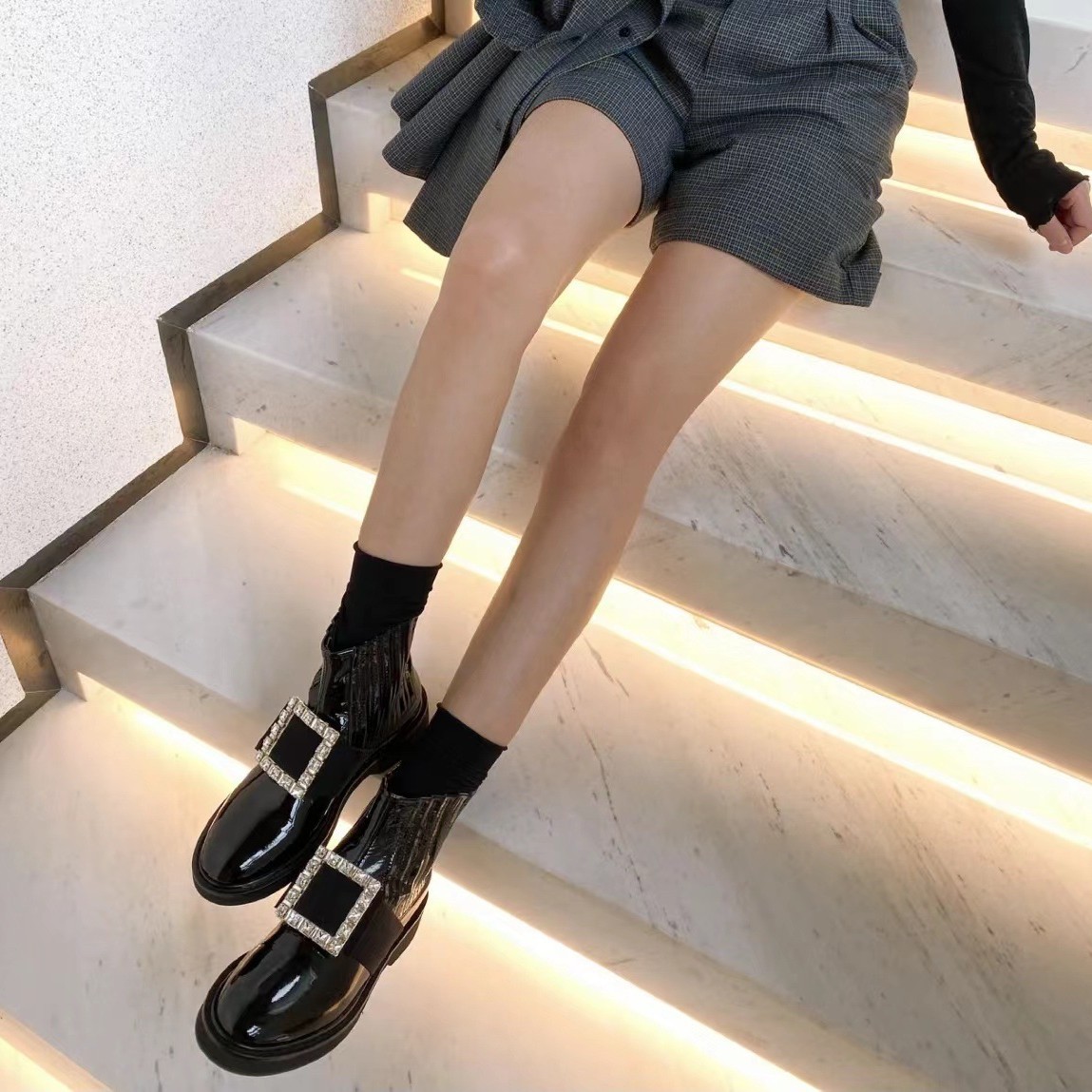 牛皮版~漆皮女靴2025新款RV水钻方扣真皮一脚蹬切尔西靴粗跟套筒