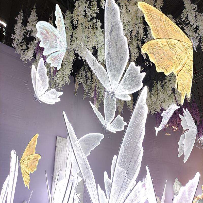 婚庆装饰道具金色发光布艺蝴蝶婚礼现场装饰吊灯结婚拍照墙壁挂饰