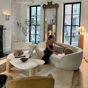 轻法式设计的弧形沙发奶油风客厅白色羊羔毛圈圈布艺沙发环抱沙发