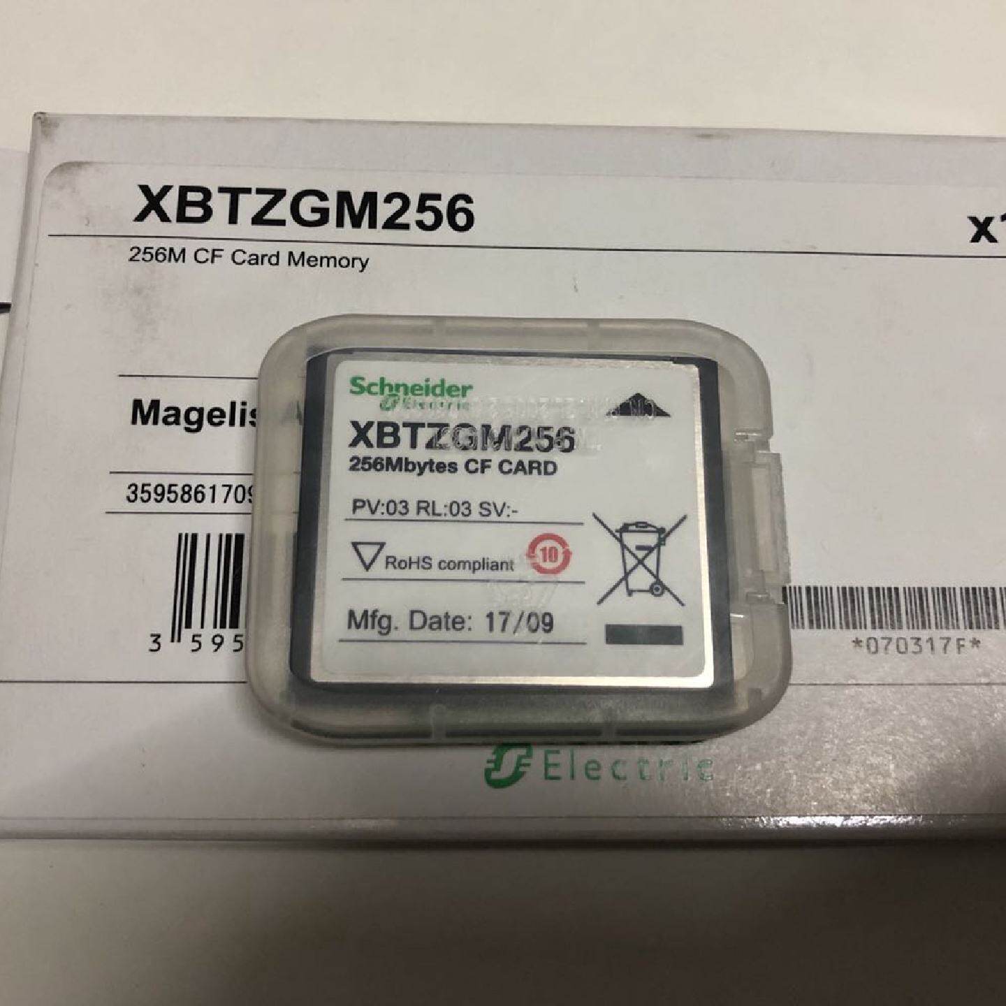 议价全新原装施耐德触控屏幕记忆卡XBTZGM256 256M CF卡