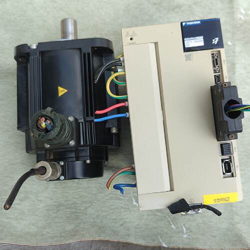 安川伺服驱动器和电机型号分别为SGD7S180A00B2-议价