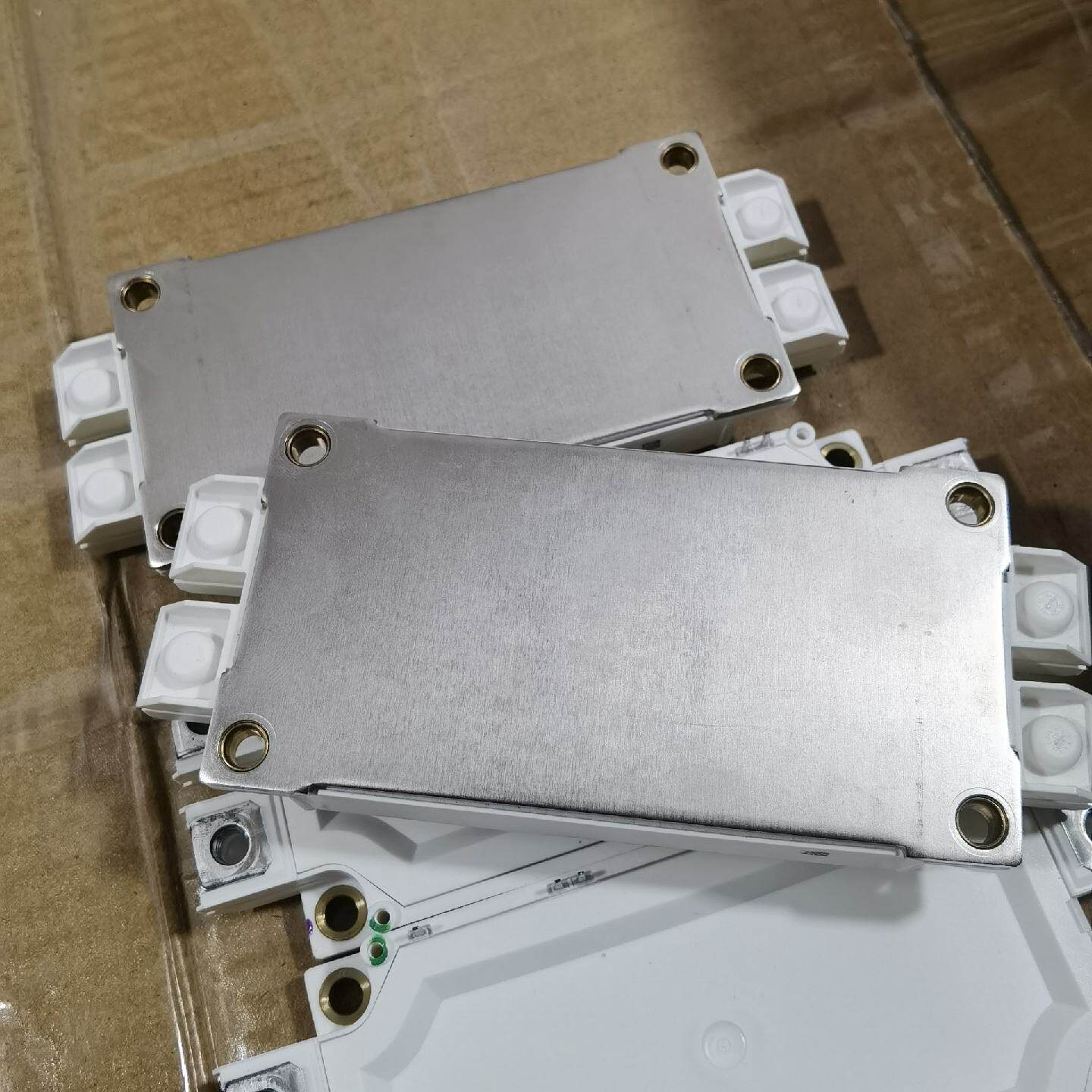 询-INFINEON英飞凌FF600R06ME3IGBT - 实物图