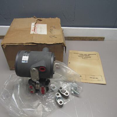 ROBERTSHAW 117B1A2A PRESSURE TRANSMITTER 030150 ADJ RANGE NE