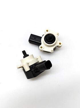 8651A067 适用于水平大灯前后高度传感器