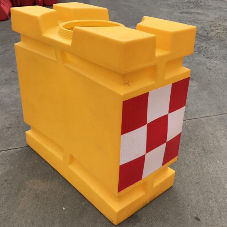 船型防撞桶滚塑隔离墩 道路分流桶 高速公路三联防撞桶隔离栏供应