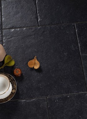 黑色古堡砖莱姆石瓷砖民t宿酒店餐厅仿古地砖别墅庭院户外防滑砖
