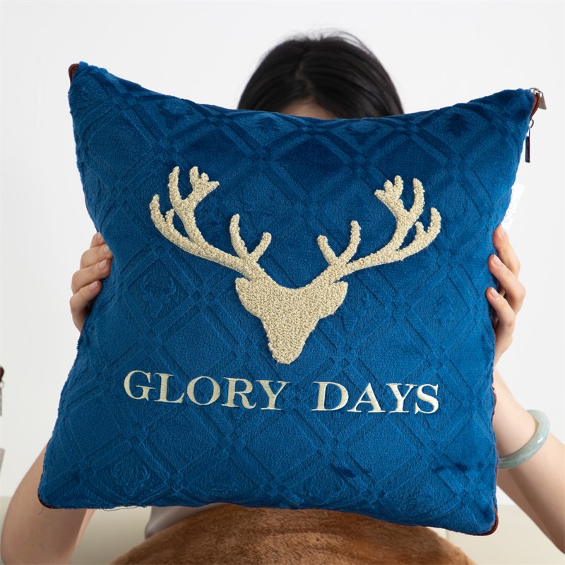 冬季雕花牛奶绒抱枕被子两用加厚多功能二N合一折叠车载沙发午睡