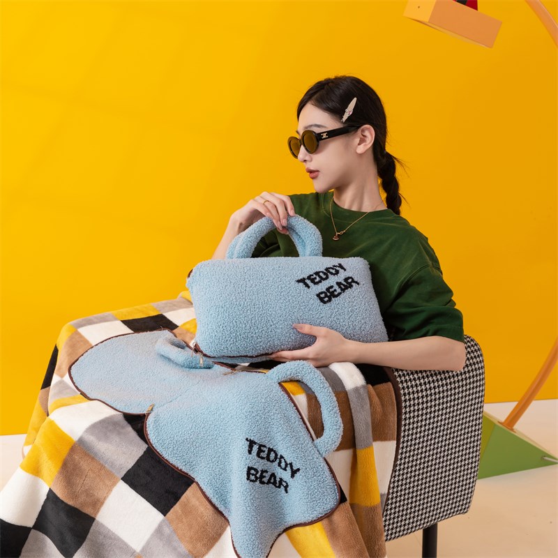 冬季加厚新款午休抱枕毯子沙发靠垫枕头被子二Q合一两用汽车内腰