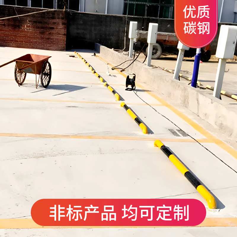 江苏厂家定制停车场钢制挡车器黄黑色全封闭底座坚固耐用防撞护栏