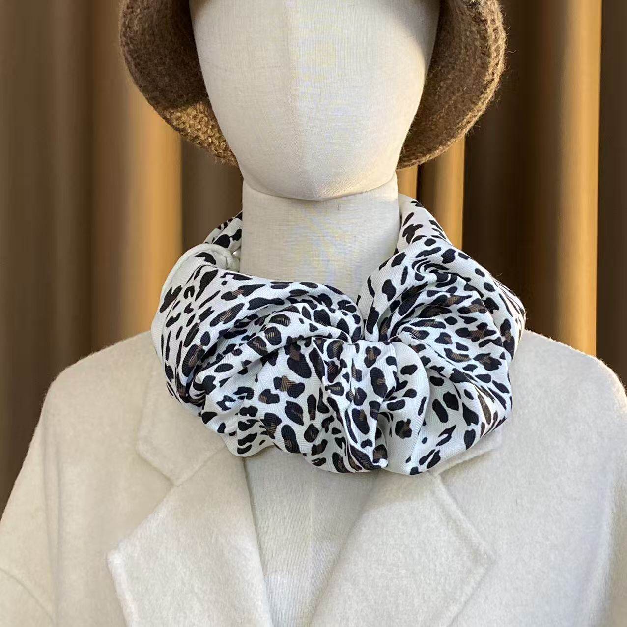 桑蚕丝羊毛【米白豹纹】60丝毛方巾双面印花手工卷边丝巾K354