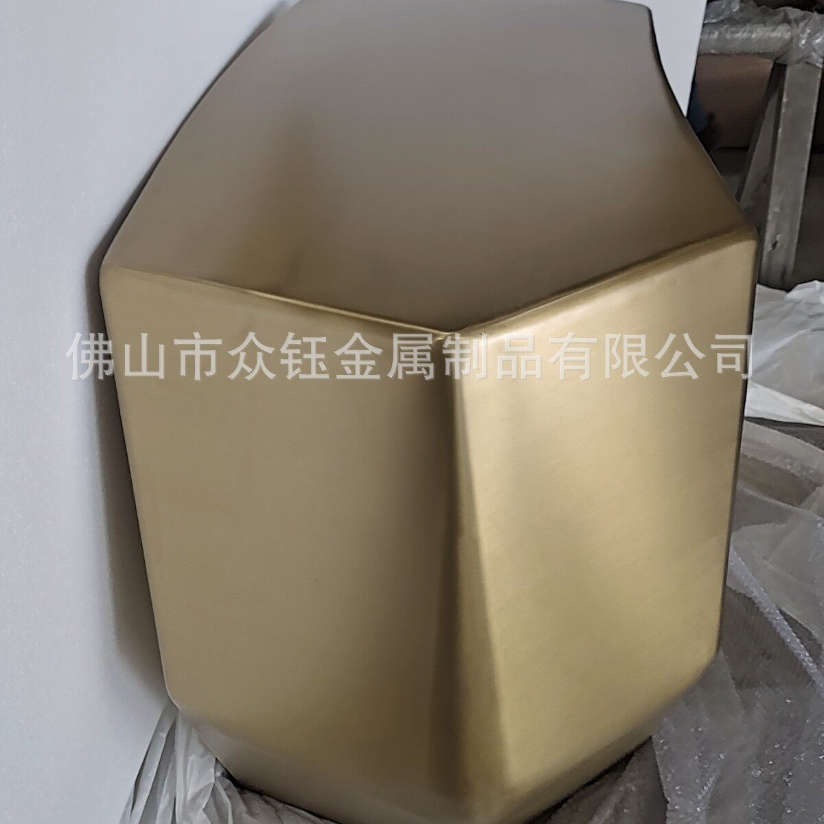 简约轻奢风香槟金小吧台北欧酒吧展示桌咖啡店几何创意组合接待台