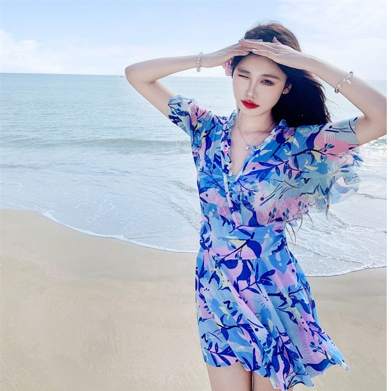 海边风情大码泳衣女平角遮肚温泉显瘦游泳蕾丝裙式加肥加大泳装